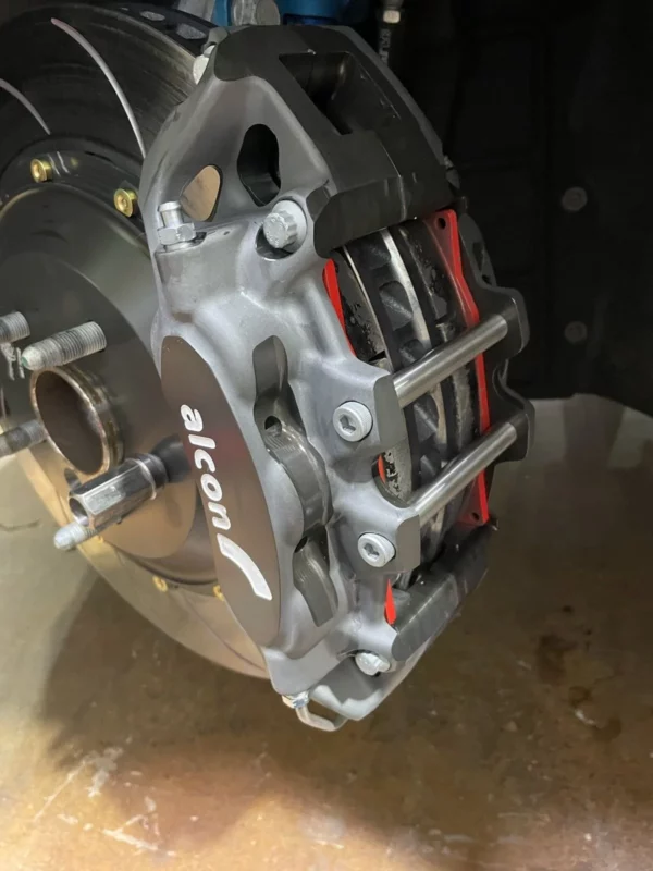 6thgencamarofront2 Camaro 6th Gen Alcon RACE Brake Kit (25mm Pad Front)