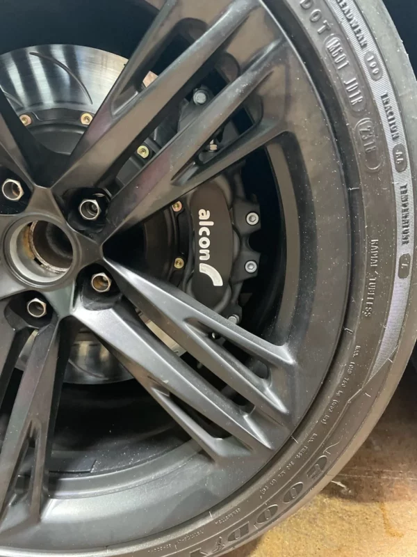 camarowheel1 Camaro 6th Gen Alcon Brake Kit (18mm Pad Front)