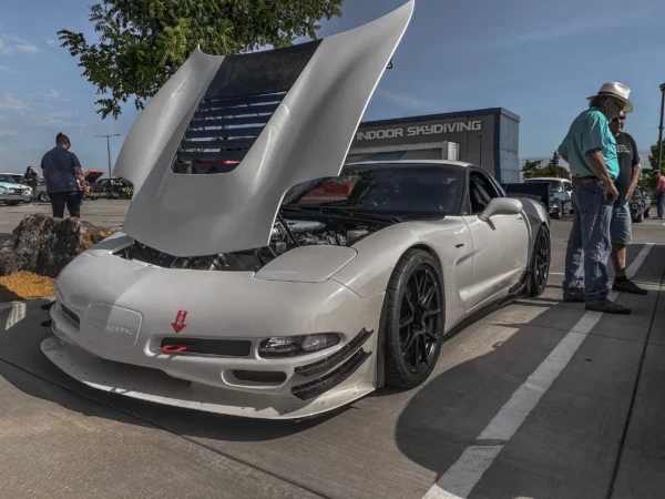 chad1 Corvette C5 - Louvered Hood