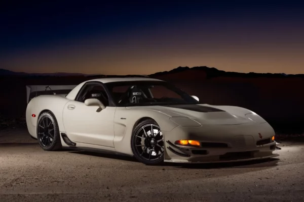 chad3 Corvette C5 - Louvered Hood